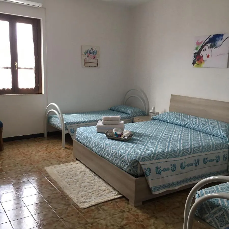 B&B Mideri Urzulei Couette-café